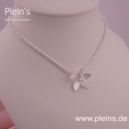 Anhänger Blüte mit Kugelkette